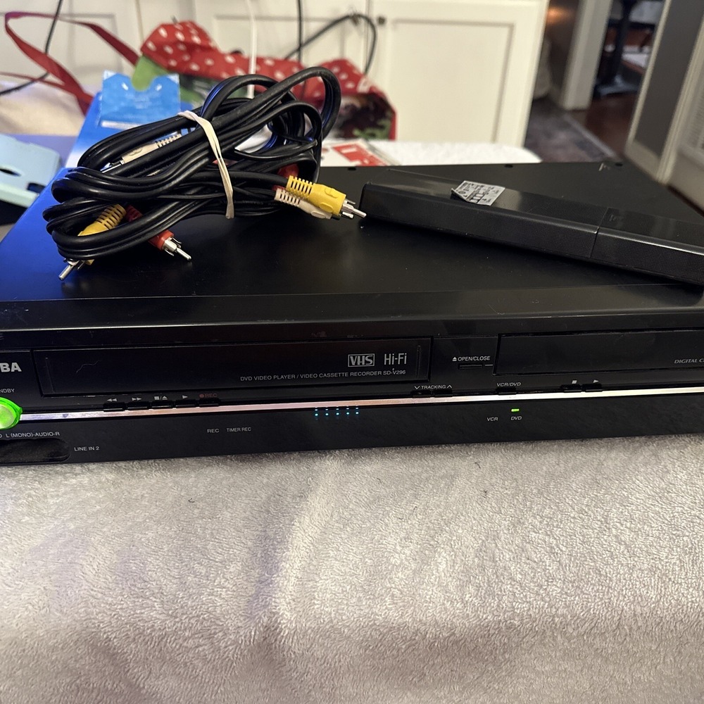 Toshiba SD-V296 4 Head Hi-Fi Stereo DVD VHS VCR Combo Player Remote Black